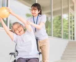 介護シェアハウスのレクリエーションとは？心と体を元気にする活動内容を紹介！